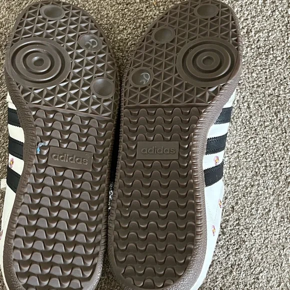 Adidas Samba White Sneakers with Black Stripes and Floral Embroidery - Picture 10 of 14